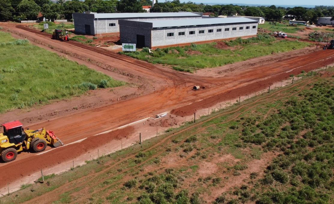  Obras de pavimentação chegaram até o parque industrial