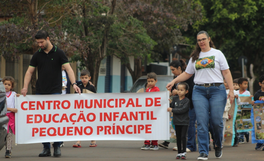 Escolas realizam passeata do Meio Ambiente.