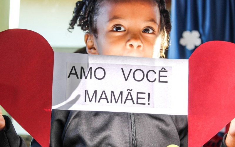 Escolas fazem homenagem ao Dia das Mães