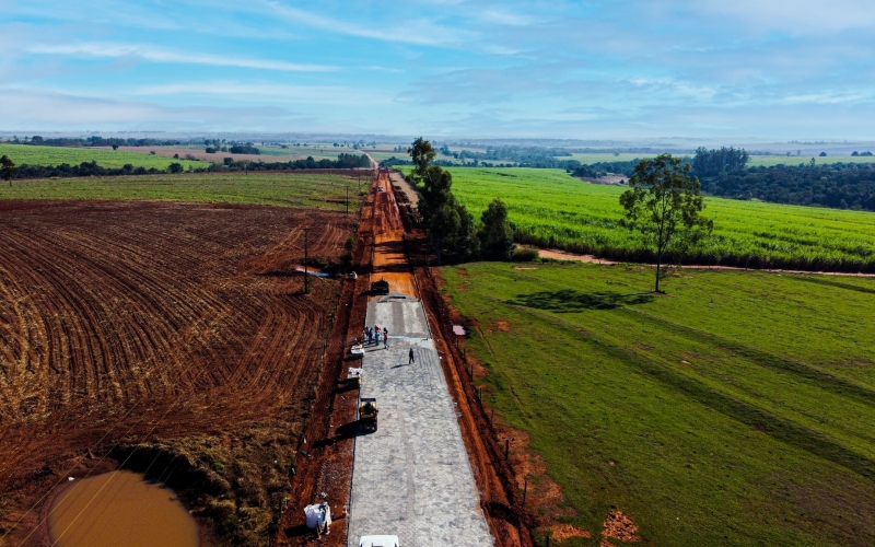 Obras de pavimentação com sextavado seguem avançando em Guaporema.