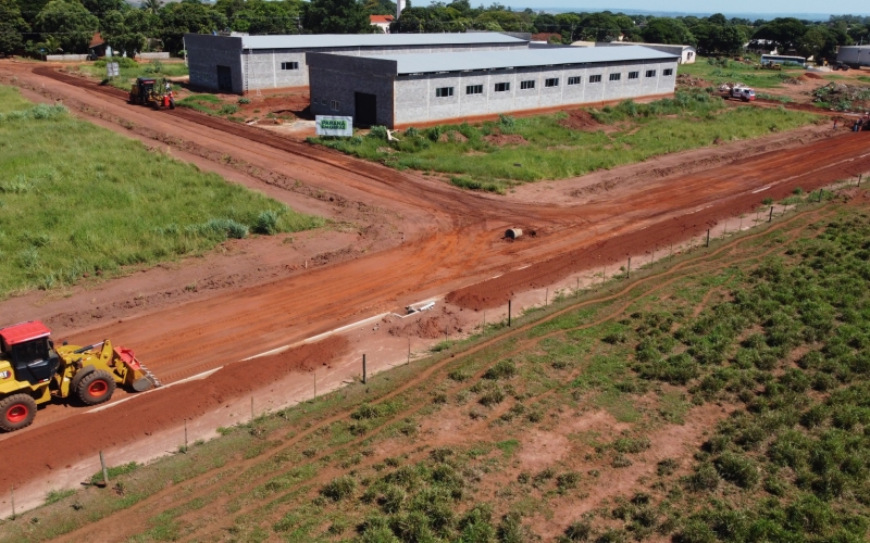  Obras de pavimentação chegaram até o parque industrial