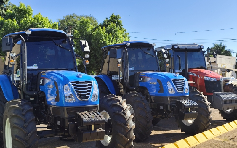 Prefeitura realiza cerimônia de entrega de veículos para Agricultura  e Saúde