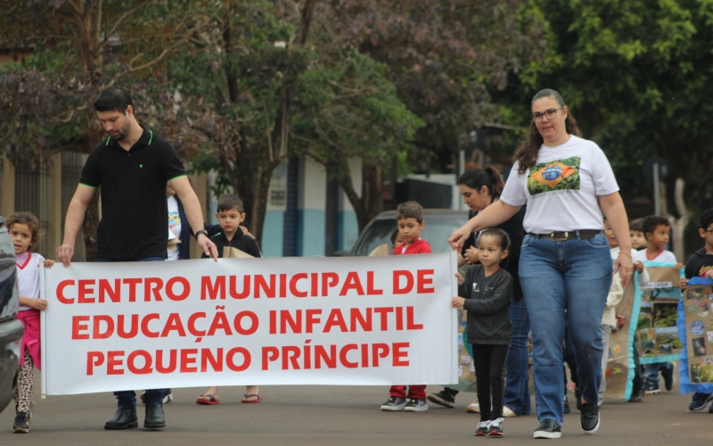 Escolas realizam passeata do Meio Ambiente.