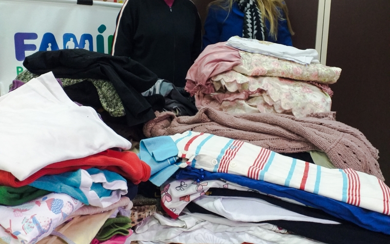 Secretaria Municipal de Assistência Social  Distribui Doações de Roupas 